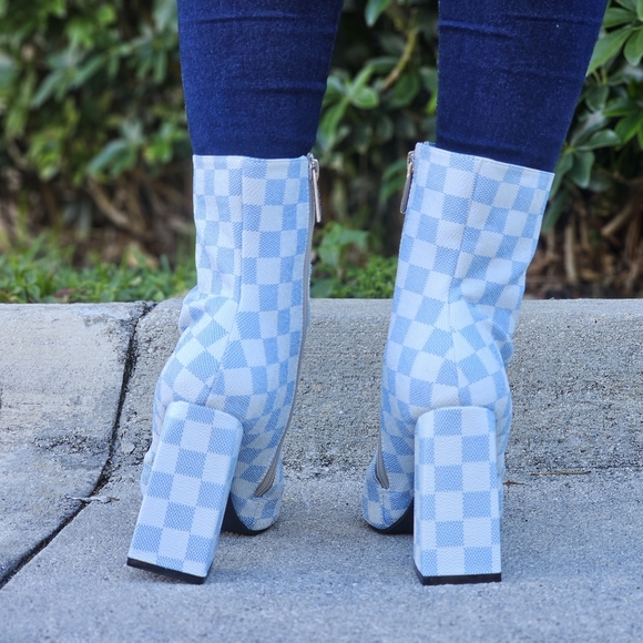 Womens Checkered Print Square Toe Block Heel Bootie - Picture 3 of 6